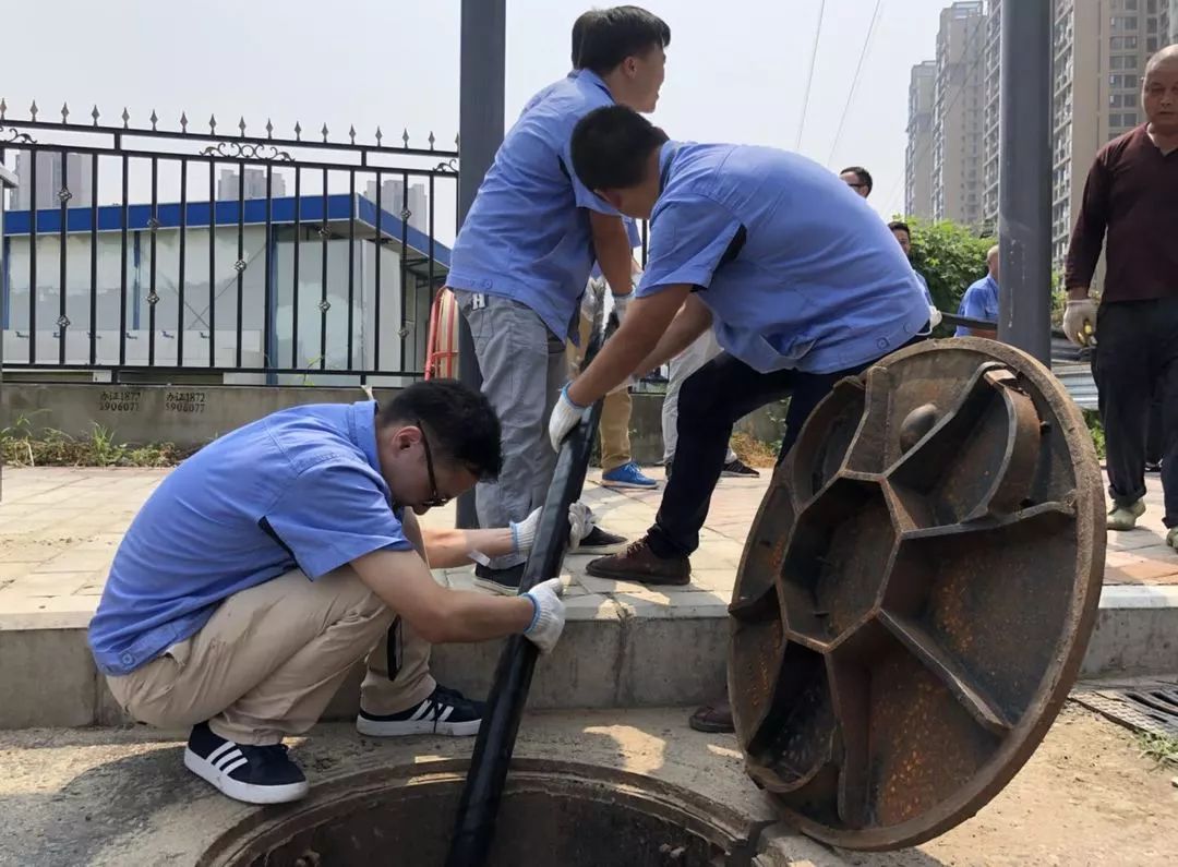 重庆队艰苦作战，喜获关键胜利！(重庆队艰苦作战,喜获关键胜利)