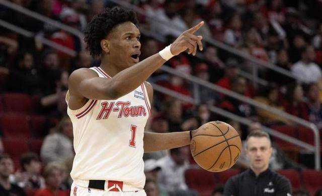 美洲篮球新秀崭露头角，备受瞩目(美洲篮球新秀崭露头角,备受瞩目的是)