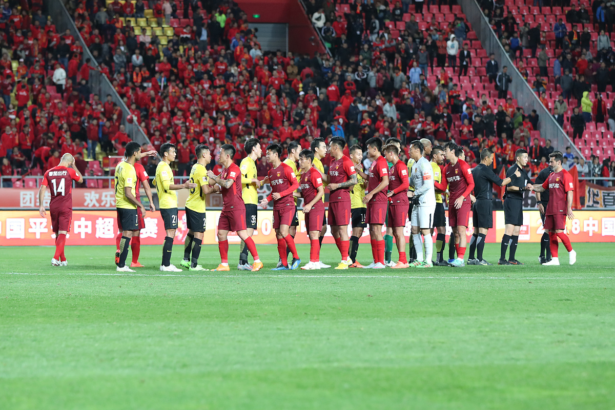 天津队在激动人心的比赛中全取三分(天津队在激动人心的比赛中全取三分球) 天津队在激动人心的比赛中全取三分(天津队在激动人心的比赛中全取三分球)