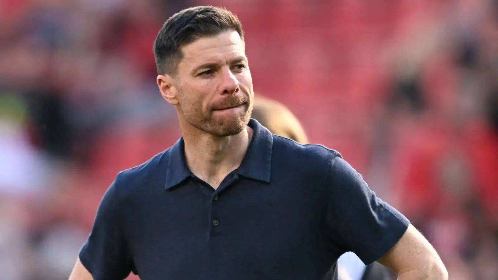 包含西甲球队球迷抗议主队管理不善，要求换帅的词条