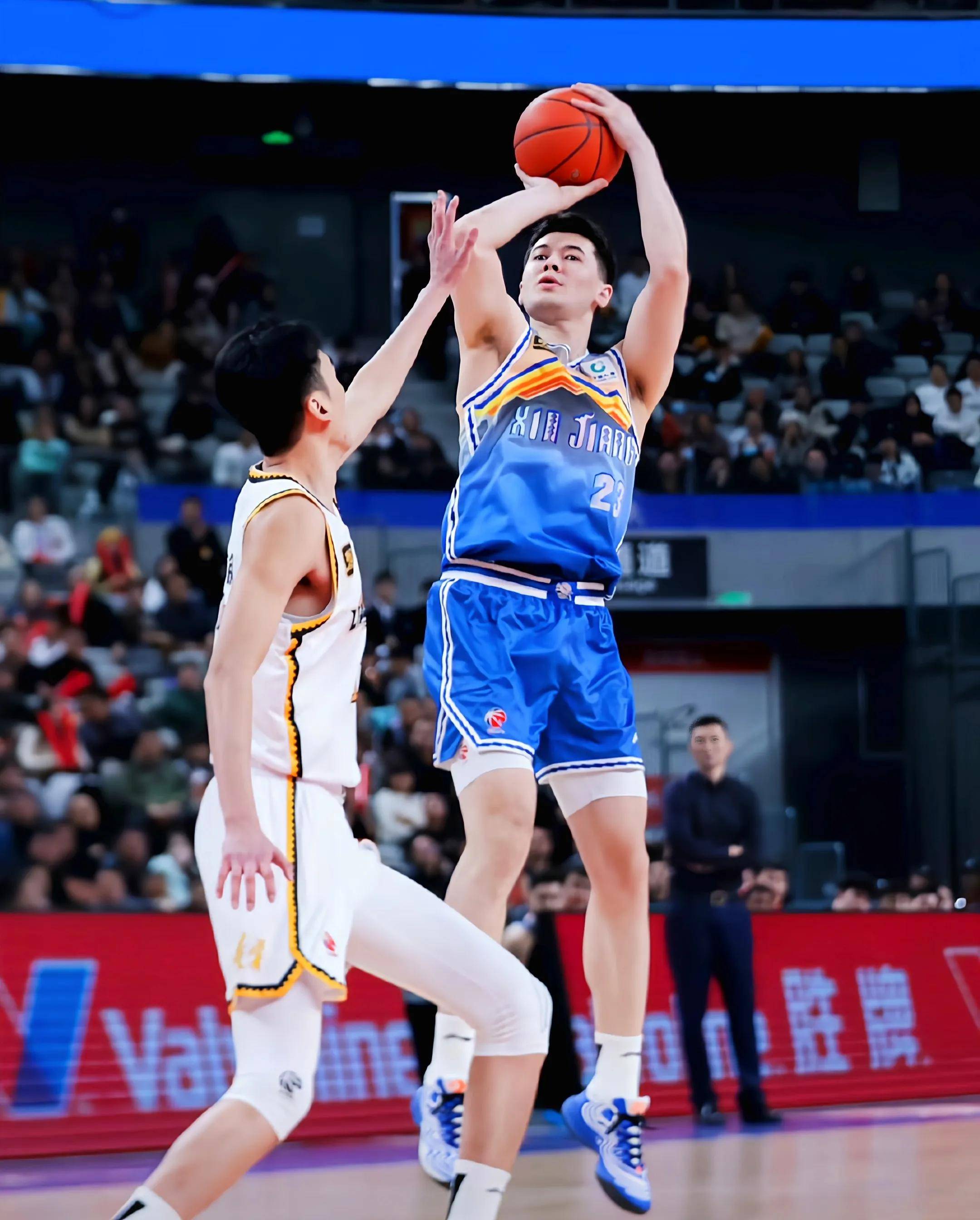 新疆男篮客场力克，战胜福建队获得首胜的简单介绍