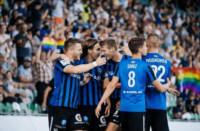 芬兰队在比赛中展现了坚韧的战斗精神