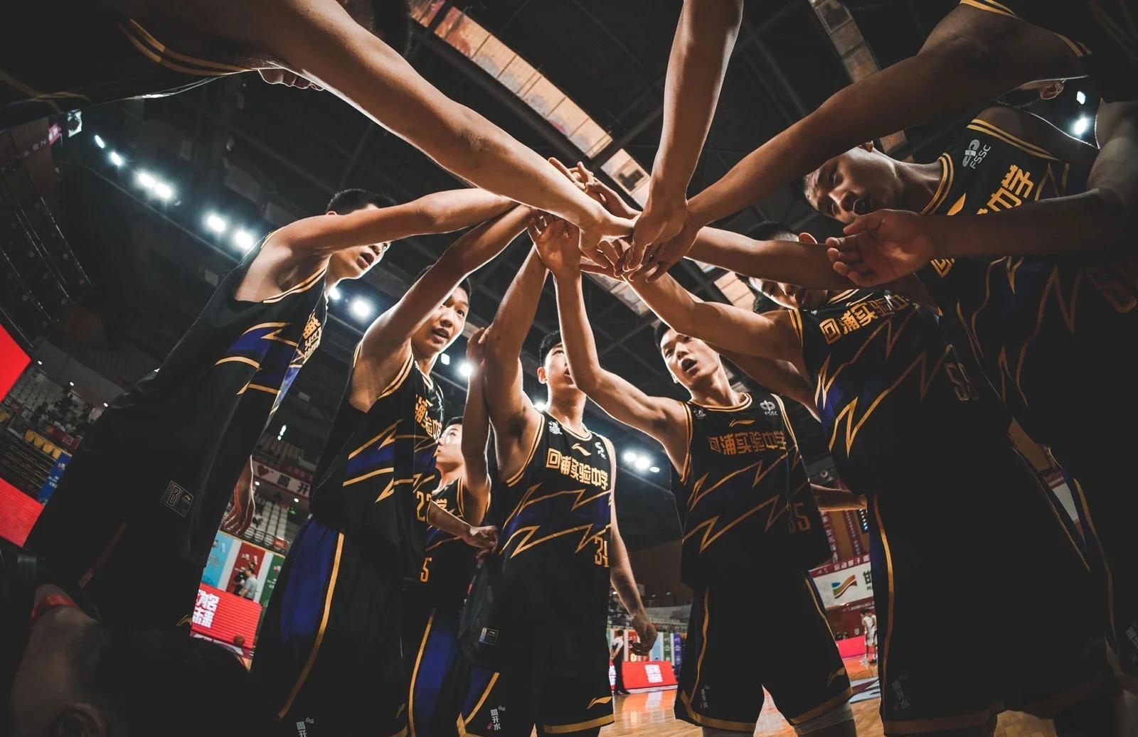 传奇球星再次闪耀赛场，引发狂热的简单介绍