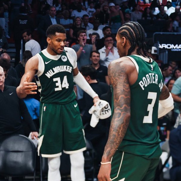 史蒂芬再战篮球场，雄鹿再次登顶总冠军