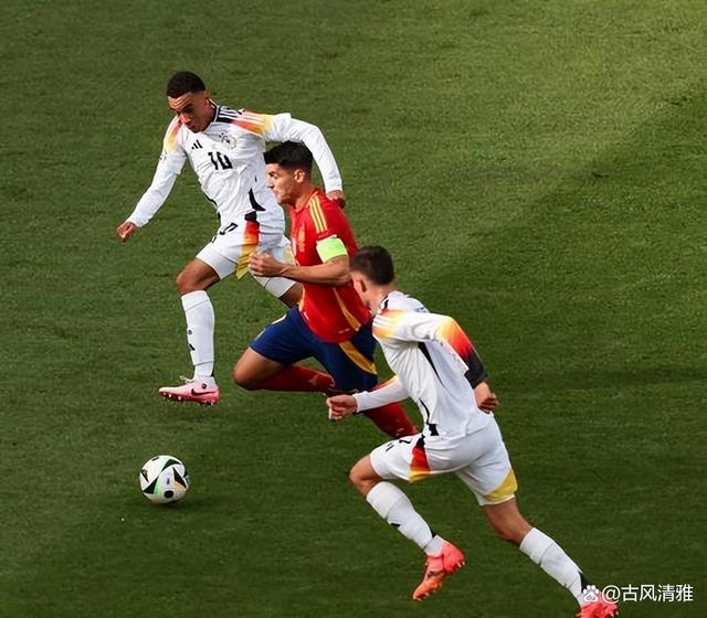 欧洲足球竞技赛事热火朝天,球迷狂热追赶的简单介绍 欧洲足球竞技赛事热火朝天,球迷狂热追赶的简单介绍