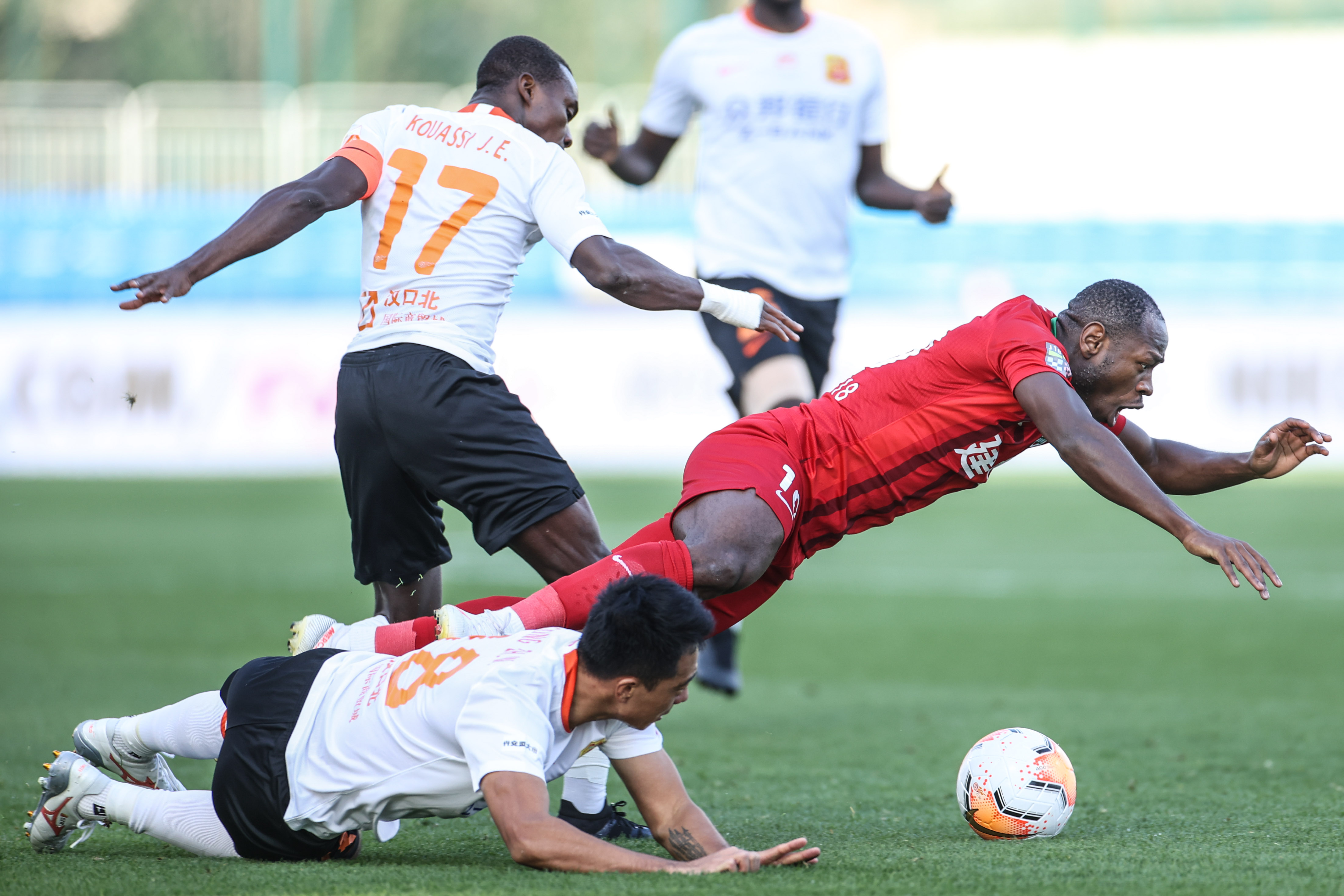 河南建业客场不敌武汉卓尔,遗憾失分下滑排名 河南建业客场不敌武汉卓尔,遗憾失分下滑排名