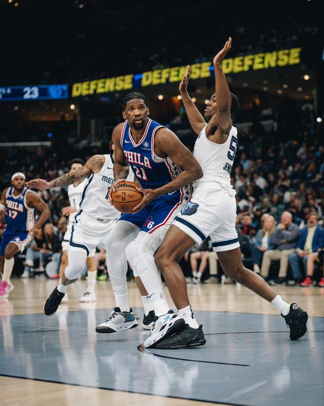 恩比德不懈防守，带领人取得连胜