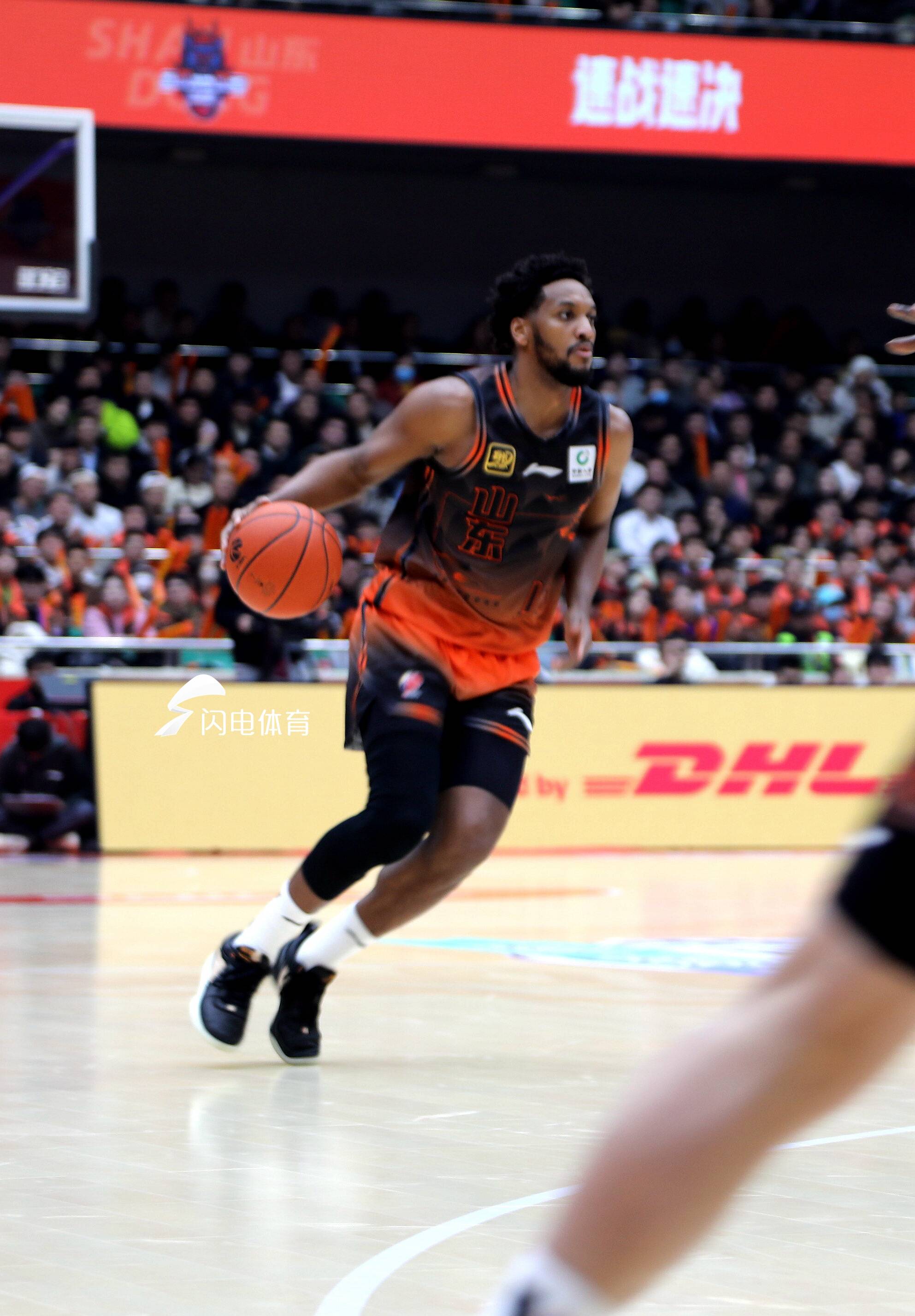 山东男篮取得两连胜,士气高涨 山东男篮取得两连胜,士气高涨