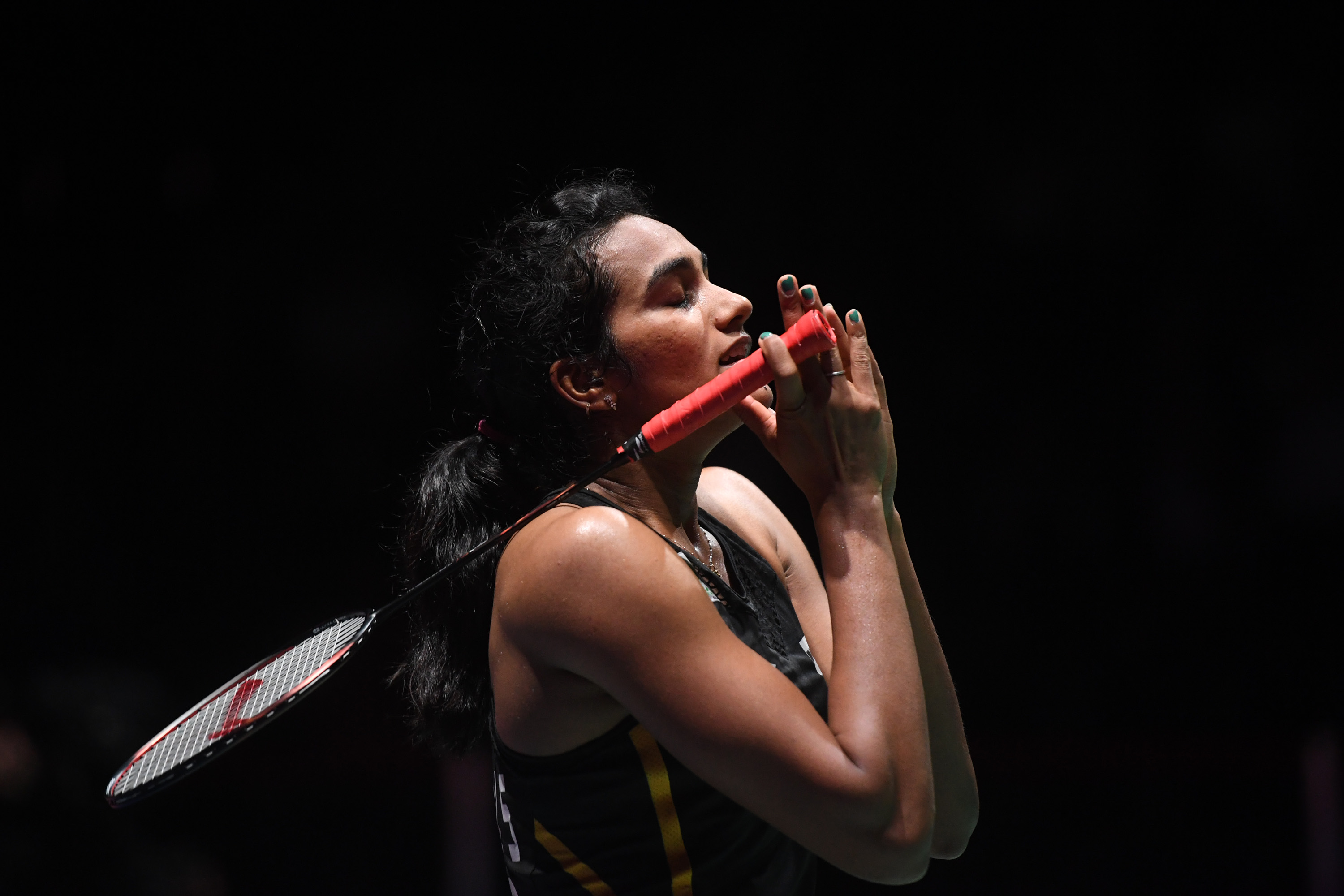 关于羽毛球比赛中出现意外，印度选手勇夺冠军的信息