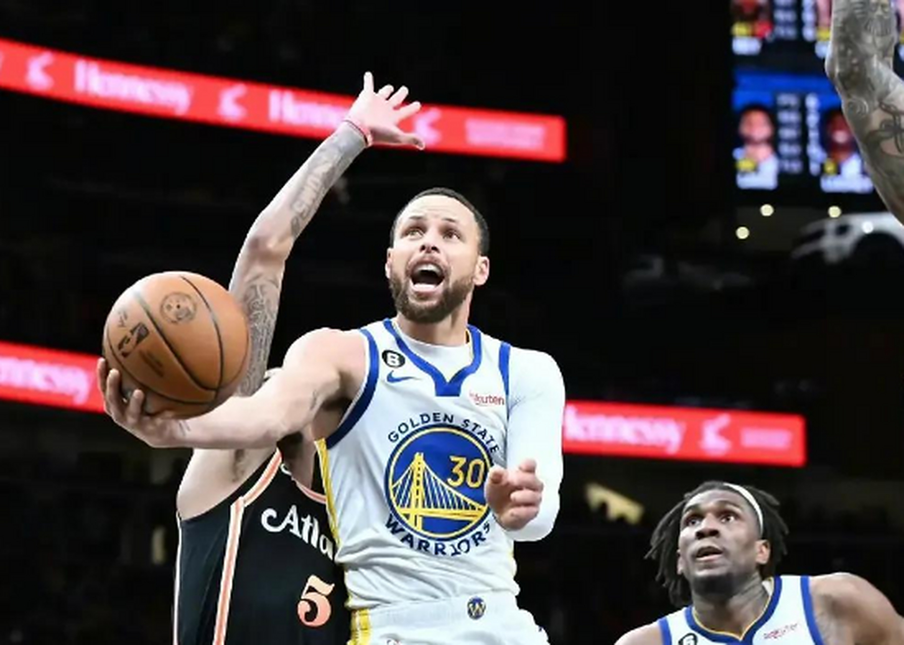 勇士遭遇被爵士逆转,吞下两连败 勇士遭遇被爵士逆转,吞下两连败